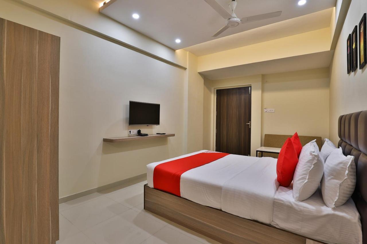 Oyo 28429 Hotel Citadel Surat Eksteriør billede