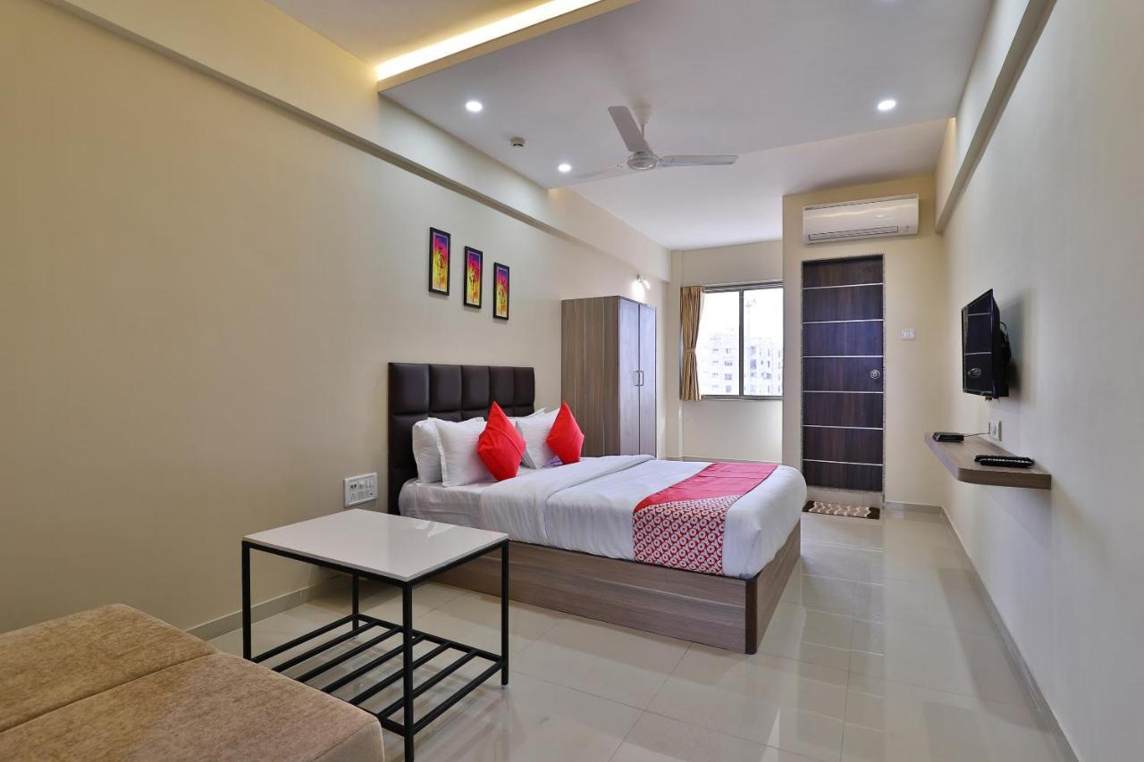 Oyo 28429 Hotel Citadel Surat Eksteriør billede
